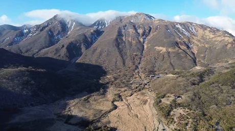 昨日登った山をドローンで撮影